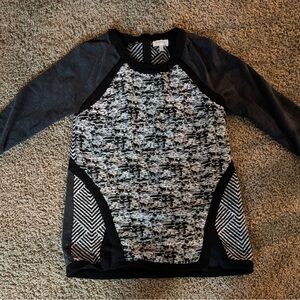 Black, white, and gray, long sleeve knit/sweatshirt tunic